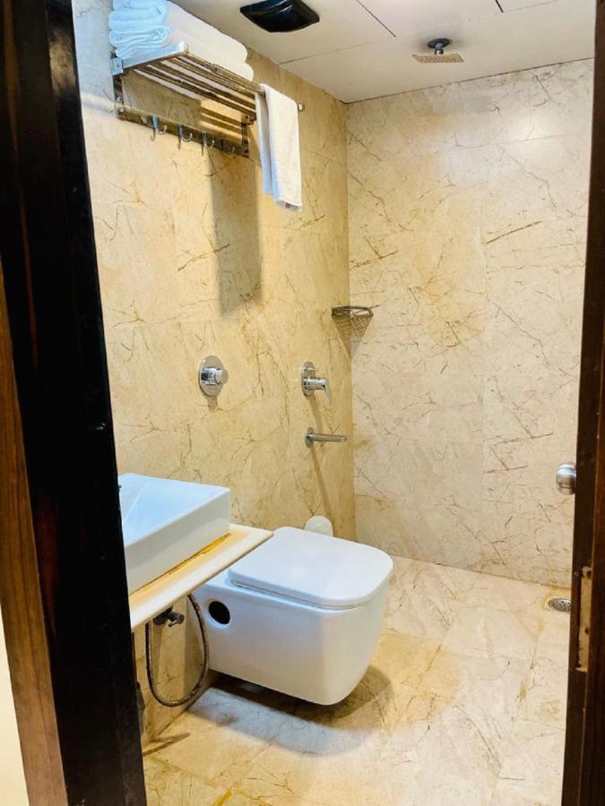 Hotel Embassy Park - Bkc Мумбаи Экстерьер фото
