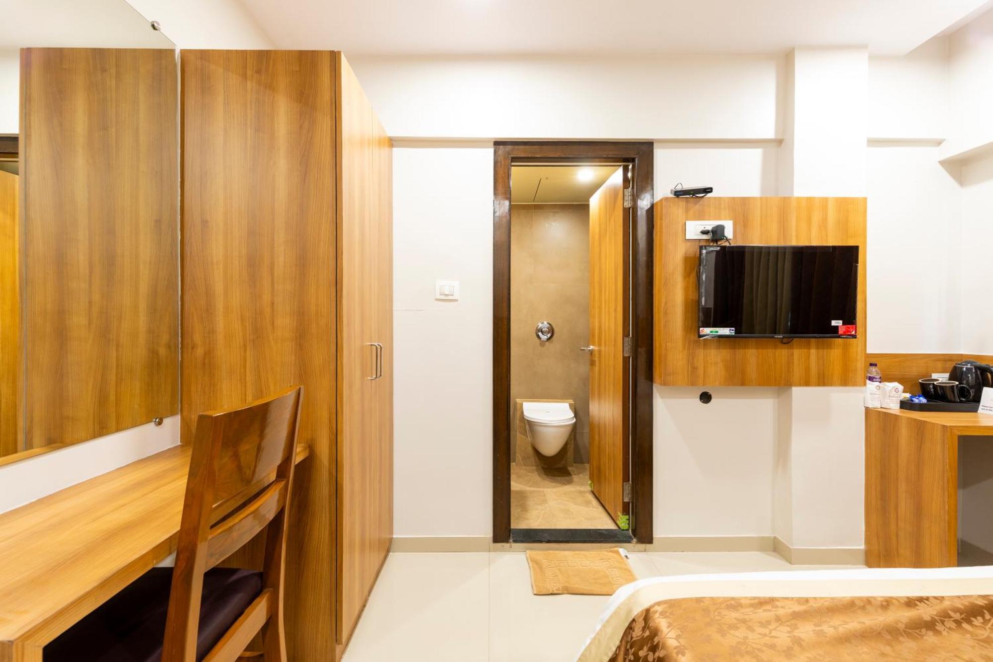 Hotel Embassy Park - Bkc Мумбаи Экстерьер фото