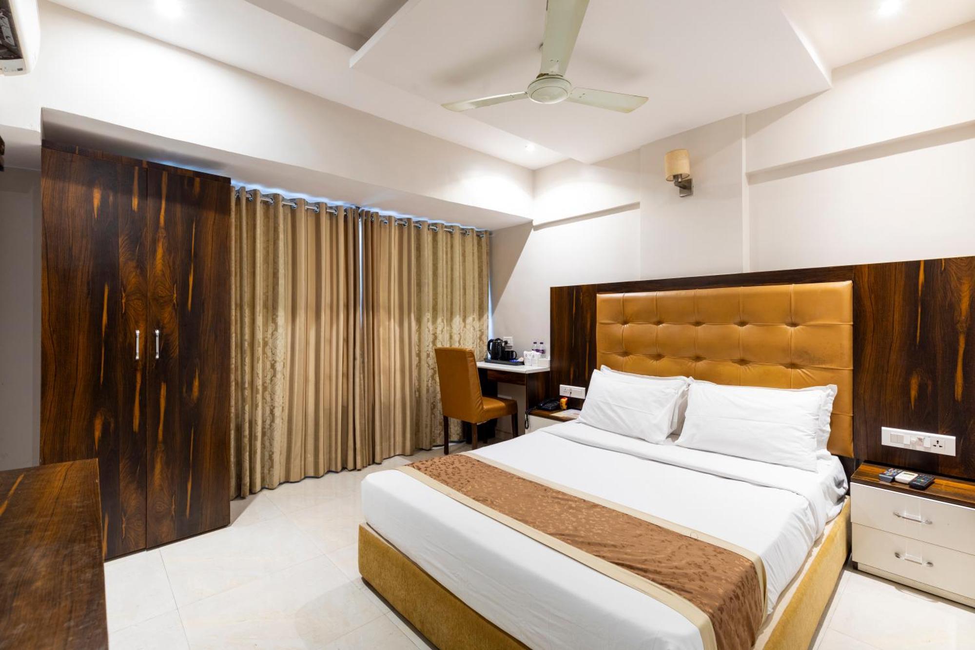 Hotel Embassy Park - Bkc Мумбаи Экстерьер фото